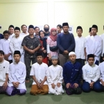 Pengurus IJTI Korda Kediri dan pengurus panti asuhan hafidz quran Ar Risalah di Bandar Lor. foto: ist.