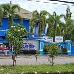 Kantor Perumda Giri Tirta Gresik di Jalan Raya Permata Kecamatan Kebomas. (foto: SYUHUD/ BANGSAONLINE)