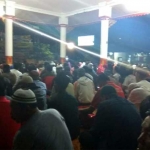 Puluhan abang becak dan PKL saat memberikan dukungan untuk Samanhudi Anwar.