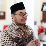 Bupati Kediri saat memberi keterangan ke awak media.