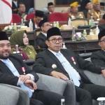 Wali Kota Batu dan wakilnya bersama seluruh Jajaran Forkopimda saat mendengarkan pidato dari Presiden Prabowo.