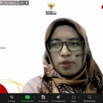 Koordinator Bidang Pengawasan Isi Siaran KPID Jatim, Sundari, saat memberi pemaparan.