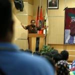 gub jatim pakde karwo hadiri orasi dan deklarasi pemilu damai 2014 serta silaturahmi BEM nusantara wil Jatim di kampus unesa ketintang. foto:nisa/BANGSAONLINE 