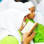 ?

Salah satu peserta MTQ tengah menghafal ayat Al Quran. Foto:aries sugiarto/bangsaonline