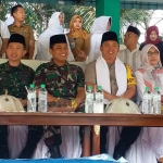 Kapolres, Dandim 0829, Danlanal, Wakil Bupati, dan Ketua PN Bangkalan saat mengikuti upacara Hari Santri Nasional.