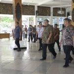 Susilo Bambang Yudhoyono (SBY) tiba di Pendopo Pemkab Pacitan usai menghadiri groundbreaking pembangunan museum dan galeri seni SBY-ANI.