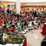 Tampak antusias siswa-siswi dari Sekolah Dasar (SD) Kali Asin 1 dan TK. Wahyu Luhur Karang Gayam 1 Surabaya yang berkunjung ke pameran Alutsista Kopaska Koarmatim.