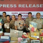 Kapolda Jatim merilis hasil tim Saber pungli selama lima bulan.