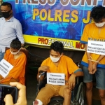 Para pelaku pembunuhan seorang koreografer di Jember saat dirilis polres setempat.