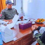 Komisioner KPU Tuban saat mewawancarai calon anggota PPK.