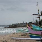 Nelayan di Tuban lebih memilih parkir kapalnya dari pada melaut. foto: suwandi/ BANGSAONLINE
