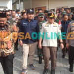 Bupati Gresik Fandi Akhmad Yani saat mendampingi Plh Gubernur Jatim, Adhy Karyono sidak TPS Segoromadu. Foto: SYUHUD/ BANGSAONLINE