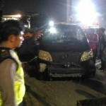 Kondisi mobil yang ringsek usai dihadang sejumlah warga.