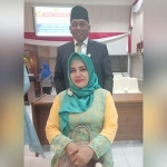 Muhammad Yasin bersama istrinya usai mengikuti pelantikan anggota DPRD Kota Pasuruan periode 2019-2024, Jumat (30/8) lalu.