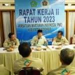 Ketua DPRD Usman membuka Raker II PWI Sidoarjo, Jumat (8/12/2023) malam (foto:ist)