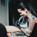 Tatto, sedikit sakit bisa beri kenangan seumur hidup atau penyesalan seumur hidup. foto: mirror.co.uk