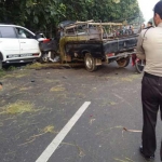 Kondisi korban sebelum dievakuasi dan kondisi mobil yang terlibat laka. foto: ist.