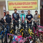 Pelaku saat diamankan di Mapolsek Tembelang.