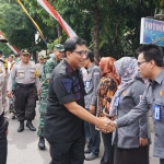 ?Kapolda Jatim bersama Pangdam V/Brawijaya saat mengecek Kesiapan Pilkada Jatim di Situbondo.