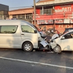 Kedua mobil yang terlibat kecelakaan.