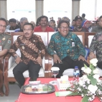 Wakil Wali Kota Batu H. Punjul Santoso (dua dari kiri) didampingi Kasatpol PP, Kadis Perdagangan, dan Kadis Perizinan Terpadu Kota Batu.