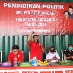 PDIP Sidoarjo sosialisasikan tentang ilmu kebangsaan kepada kaum muda dalam Pendidikan Politik di Kecamatan Krembung yang merupakan titik ke-11, Minggu (14/11/21).