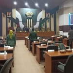 Sidang paripurna P-APBD berjalan lancar meski sempat molor satu jam.