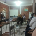 Aksi protes alumni guru dan siswa SMAN 1 Bangil saat menolak pergantian menjadi SMAN 1 Taruna Madani.