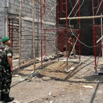 Dandim 0819/Pasuruan saat meninjau pembangunan dapur Mitra MBG di Kecamatan Beji.