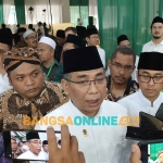 Ketua Umum PBNU, K.H. Yahya Cholil Staquf atau yang akrab disapa Gus Yahya, saat memberi keterangan kepada awak media di Ponpes Lirboyo. Foto: MUJI HARJITA/BANGSAONLINE