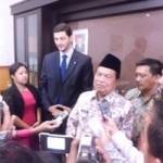 Walikota Mojokerto saat memberikan keterangan pers. (Rochmad Aris/BANGSAONLINE)