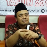 M. Arbayanto, Komisioner KPU Jatim saat memberi keterangan pers. Foto: DIDI R/BANGSAONLINE