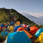 Menparekraf Dukung Sanksi Tegas Bagi Pelaku Flare di Gunung Andong. Foto: Ist