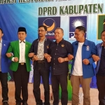 Anggota DPRD Tuban Fraksi Restorasi Amanat Pembangunan foto bersama.