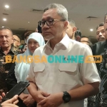 Menteri Perdagangan, Zulkifli Hasan, saat memberi keterangan kepada awak media. Foto: MUJI HARJITA/BANGSAONLINE