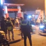 Warga Prigen Pasuruan hadang sejumlah pemuda diduga gangster. Foto: Istimewa.