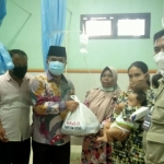 PPDI) DPC Pamekasan bekerja sama dengan Smiletren dan Yayasan Anugerah Sentosa Surabaya serta didukung Dinas Sosial Kabupaten Pamekasan menggelar bakti sosial operasi bibir sumbing dan langit-langit di RS As-Syifa Suhada Pamekasan. (foto: ist)