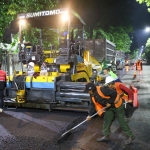 Penuntasan pengaspalan Jalan Raya Panjang Jiwo. Foto: Hms