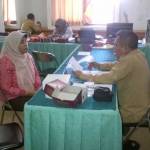 BKD ketika melakukan panjaringan 44 perawat. foto: syuhud/BANGSAONLINE