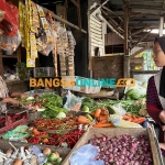 Beberapa harga sembako di Jawa Barat per hari ini mengalami penurunan. Foto: Sulthon/Bangsaonline.
