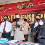 Kapolres Tuban AKBP Darman saat konferensi pers.