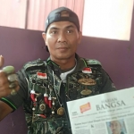 Supriyadi loper koran kawakan di Pacitan. foto: YUNIARDI SUTONDO/ BANGSAONLINE