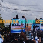 Demo yang digelar Aliansi Masyarakat Sampang Bersatu. Foto: MUTAMMIM/BANGSAONLINE