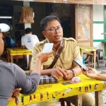 Wadir Pelayanan dan Penunjang RSUD Mardi Waluyo Kota Blitar, dr. Herya Putra saat memberikan keterangan terkait PDP Corona yang dinyatakan negatif.