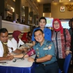 Salah  satu sisi kegitanbhakti TNI di Kecamatan Semampir Surabaya. 