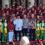 Mensos RI Saifullah Yusuf bersama Bupati Tuban Aditya Halindra Faridzky dan jajaran forkompimda saat menggelar jumpa pers di Pendopo Krido Manunggal.