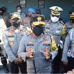 Kapolda Jatim Irjen Pol Nico Afianta ketika melakukan sidak di Pos Pam Taman Pinang Sidoarjo, Jumat (14/5/2021).