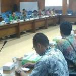 Hearing membahas tempat karaoke yang diikuti GP Ansor, BPPT, Disporabudpar, Satpol PP dengan DPRD Sidoarjo, Rabu (27/1). foto: musta’in/ BANGSAONLINE