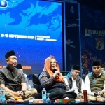 Pj Wali Kota Kediri Zanariah saat memberi sambutan di acara pengajian bersama Gus Kautsar di GOR Jayabaya. Foto: Ist.