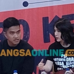 Ketua Umum DPP PSI, Kaesang Pangarep, dan Wakil Ketua Dewan Pembina PSI, Grace Natalie, saat bertemu kader dan simpatisan di Kota Kediri. Foto: MUJI HARJITA/BANGSAONLINE